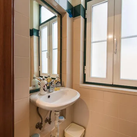 Martim Moniz Apartment Lisbon