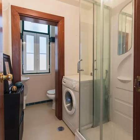 Martim Moniz ליסבון